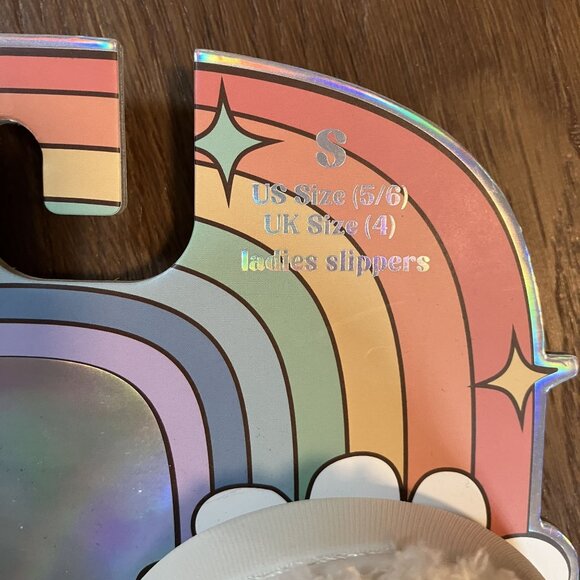 Moon Cake NWT Cream Happy Face Flower Fuzzy Slippers and Socks Set Sz 5/6 - Picture 2 of 9